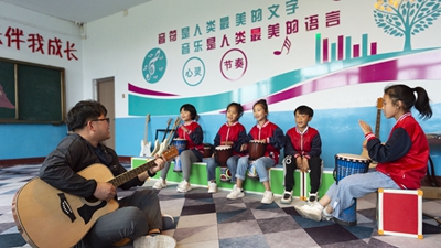 在東北鄉(xiāng)村，他們上演現(xiàn)實版“放牛班的春天”