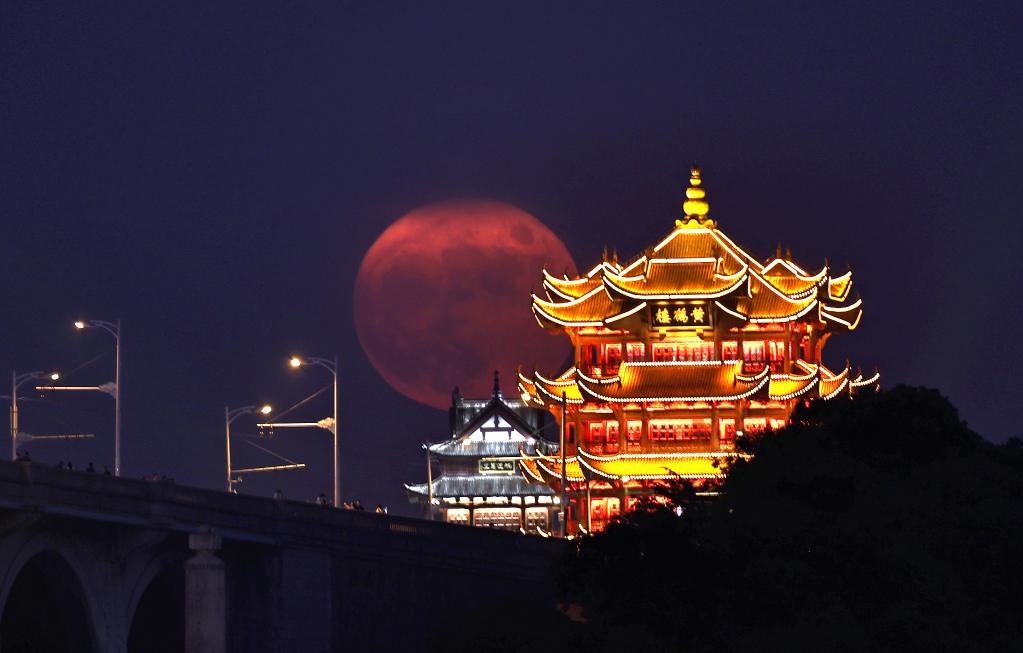 新華全媒+丨詩意中國——平分秋色一輪滿，長伴云衢千里明