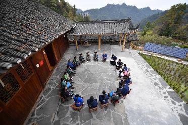 “不管多偏遠(yuǎn)的地方，都不會被落下”——十八洞村里宣講二十大精神的“院壩會”