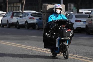 今年過年，開車回家！——“95后”騎手李文達成了年度“小目標”