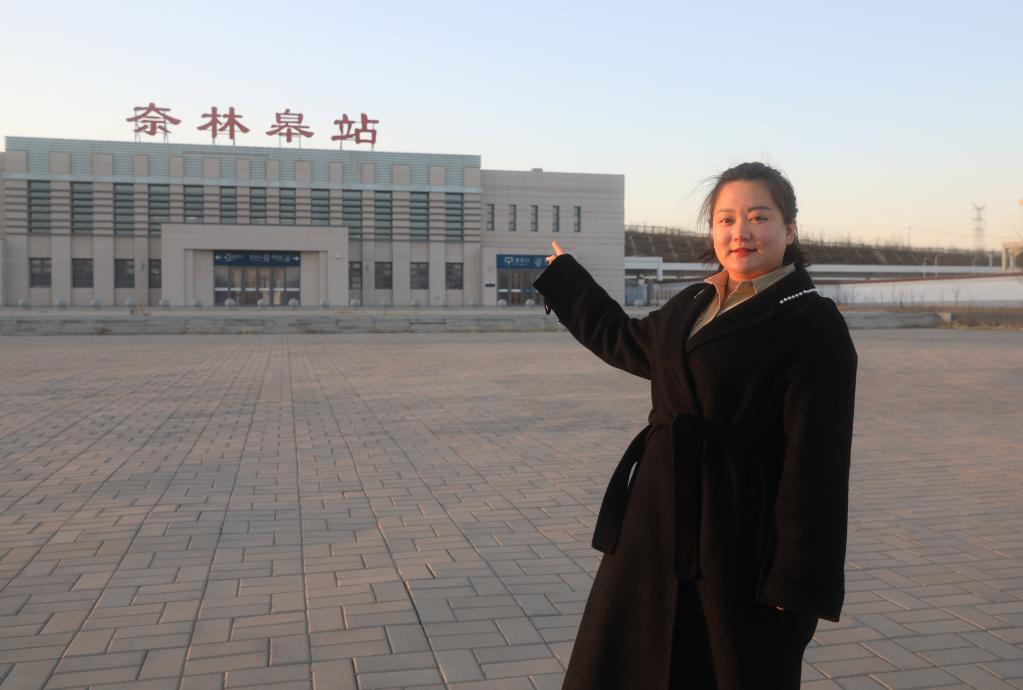 新華全媒+·代表風(fēng)采錄丨王穎：做 “有情懷，會(huì)妙招，富鄉(xiāng)親”新時(shí)代返鄉(xiāng)新農(nóng)人