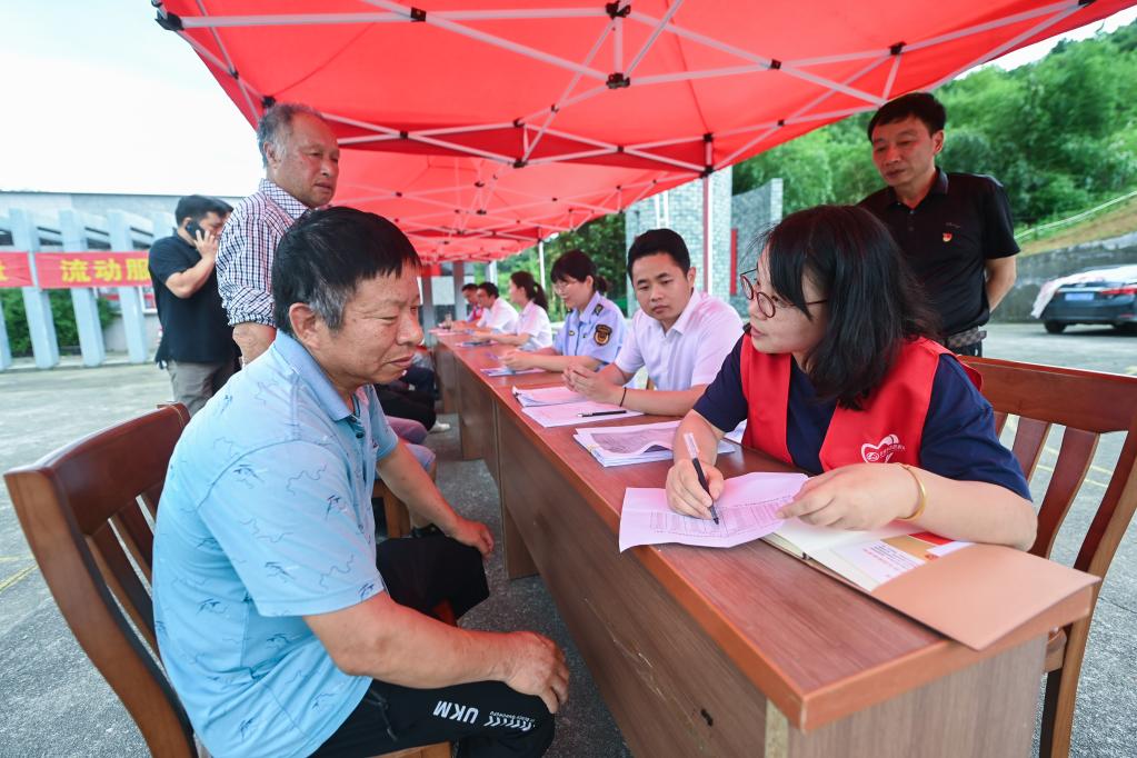 浙江諸暨積極推進(jìn)基層政務(wù)服務(wù)提檔升級(jí)