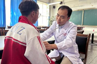 送醫(yī)送教 情暖高原——青年科技干部青?；鶎有幸?jiàn)聞