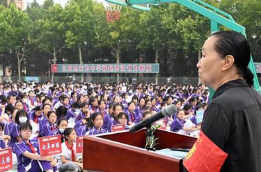 “同學(xué)，你好！”