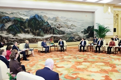 韓正會見中俄友好、和平與發(fā)展委員會第十四次全體會議與會代表