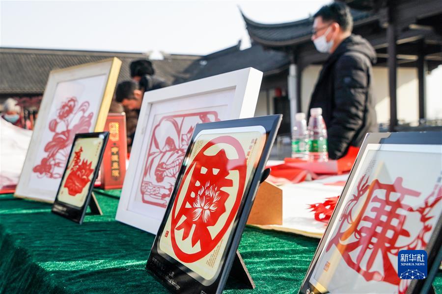 （新華全媒頭條·圖文互動）（4）堅定執(zhí)著打好黨風(fēng)廉政建設(shè)和反腐敗斗爭攻堅戰(zhàn)持久戰(zhàn)——從十九屆中央紀委六次全會看全面從嚴治黨向縱深推進