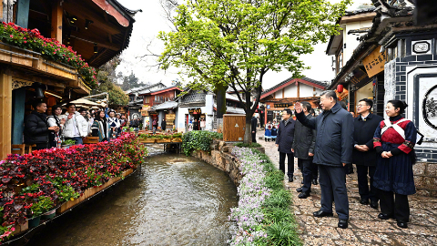 習(xí)近平考察麗江古城：文旅產(chǎn)業(yè)要走一條持續(xù)、健康的發(fā)展之路