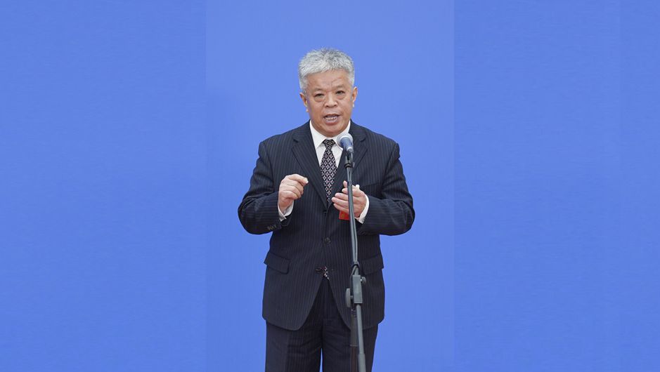 全國人大代表?xiàng)畛鹘邮苊襟w采訪