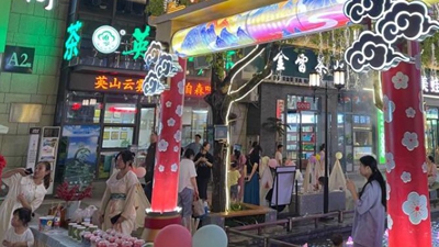 “鬧”中有序、提振消費(fèi)信心——湖北黃岡東坡夜市見聞