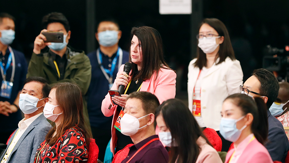 哥斯達(dá)黎加民族報(bào)記者提問